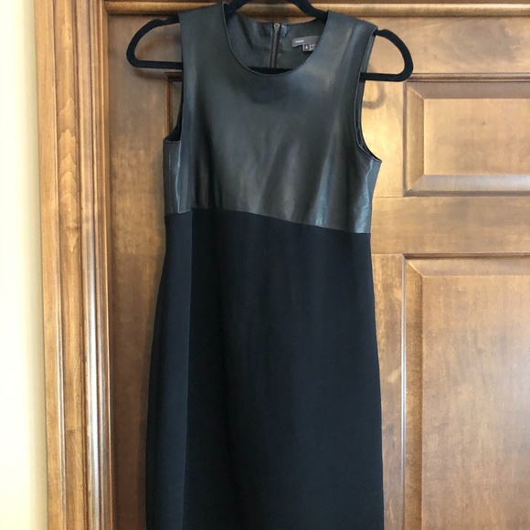 Elegant Black Sleeveless Dress - Picture 6 of 12